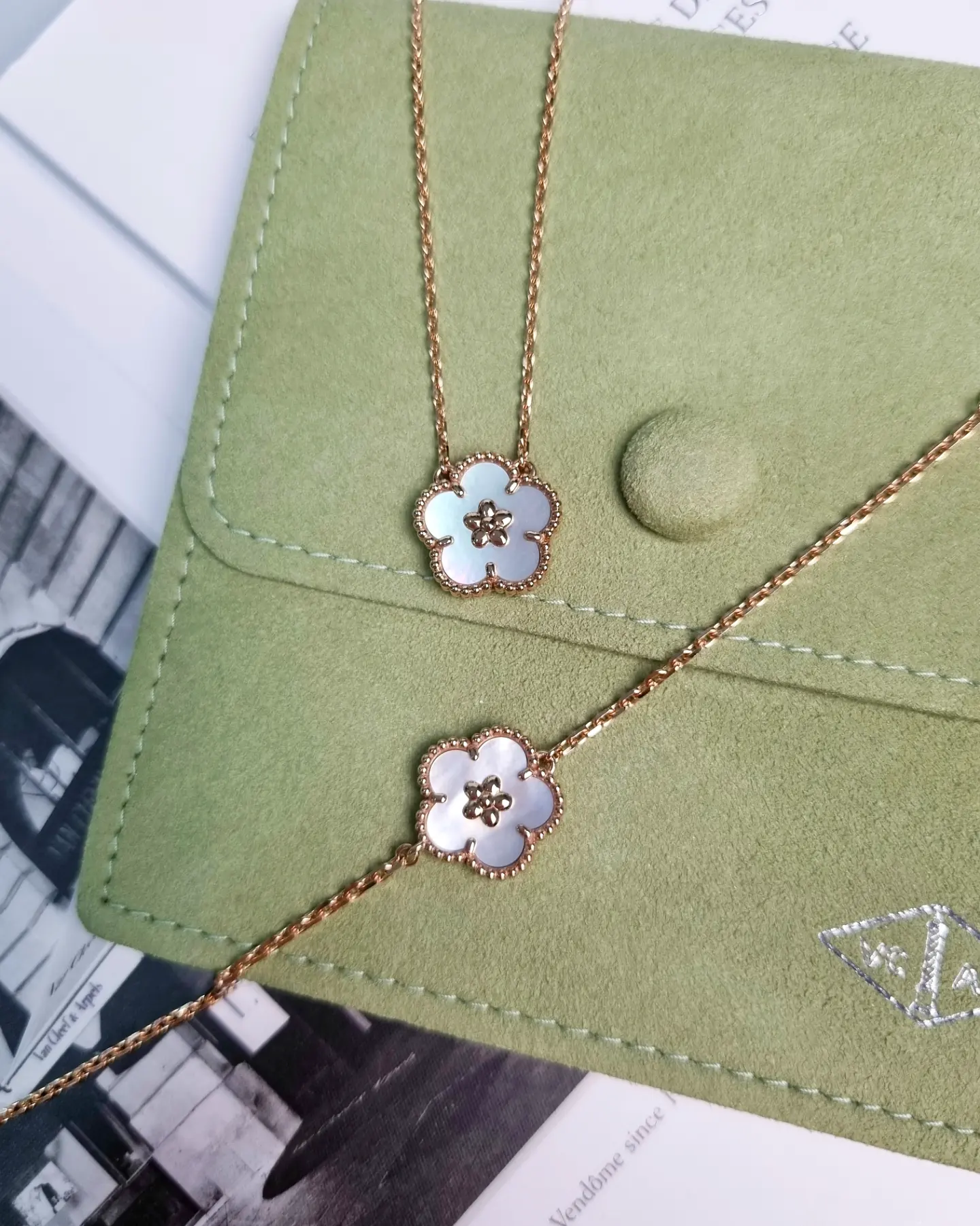Buy Van Cleef & Arpels | Подвеска Lucky Spring, plum blossom