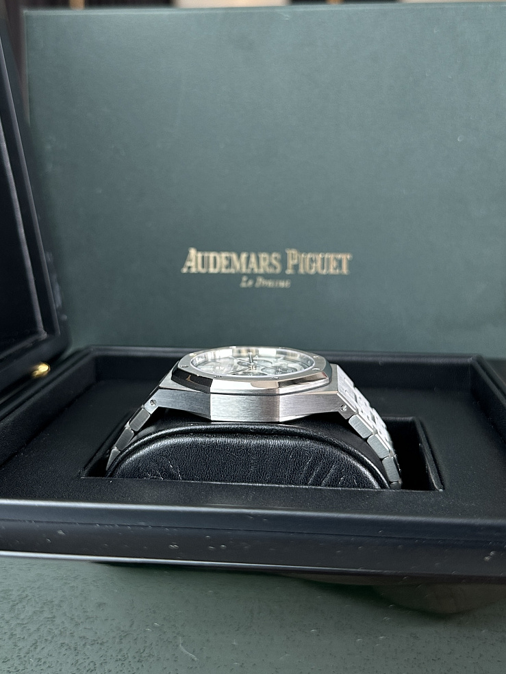 Royal Oak Chronograph 41mm Titanium QE II Cup 200 Pieces Limited