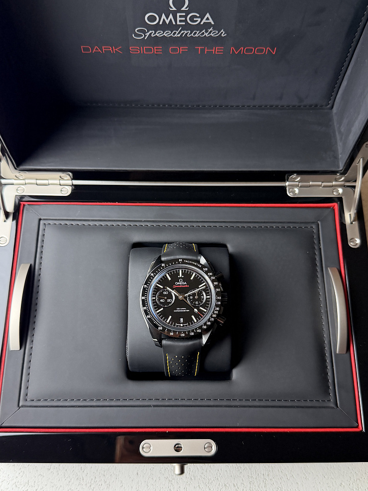  Speedmaster Dark Side of the Moon 