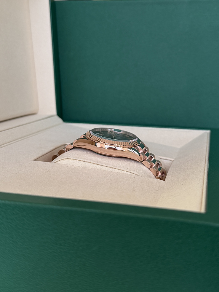 OYSTER PERPETUAL DAY‑DATE 36 EVEROSE GOLD Olive Dial