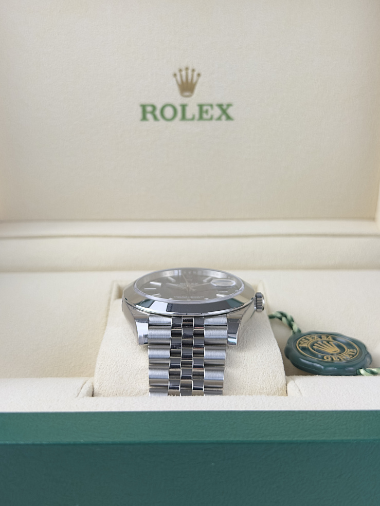 Datejust 41 Steel Black Dial Jubilee Bracelet