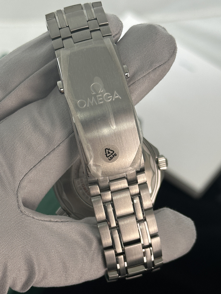 Seamaster DIVER 300M CO‑AXIAL MASTER CHRONOMETER 42 MM Green Dial