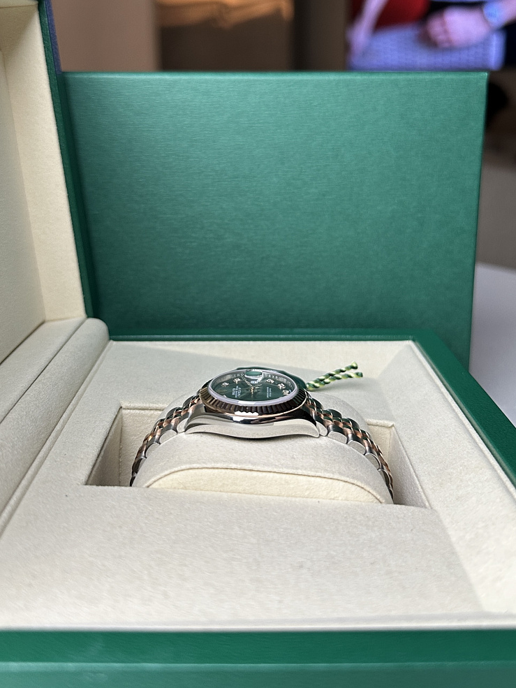 Lady-Datejust 28mm Steel & Rose Gold Olive Green Diamond Dial Jubilee