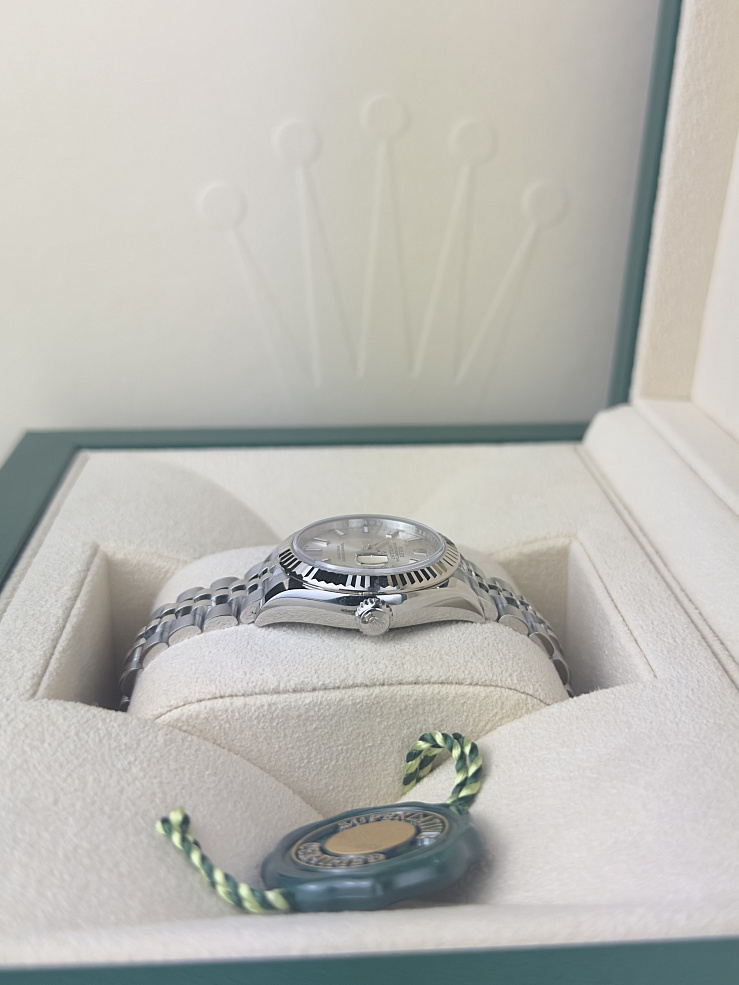 Lady-Datejust 28mm Steel & White gold Silver Dial Jubilee Bracelet