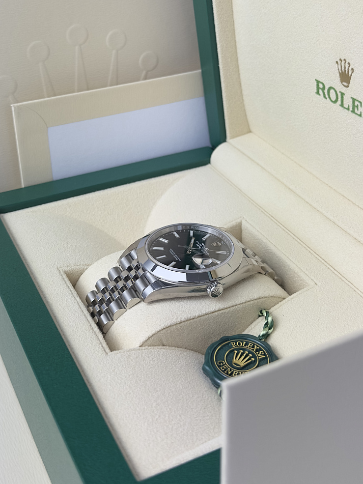 Datejust 41 Steel Black Dial Jubilee Bracelet