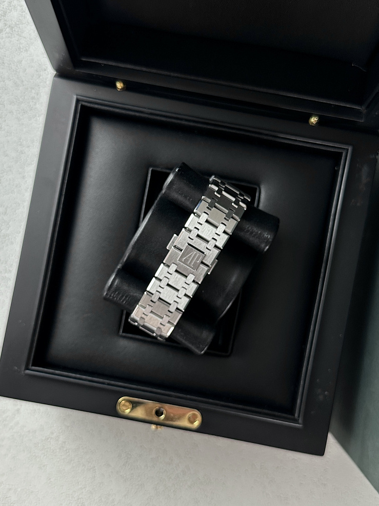 Royal Oak Chronograph 41mm Titanium QE II Cup 200 Pieces Limited