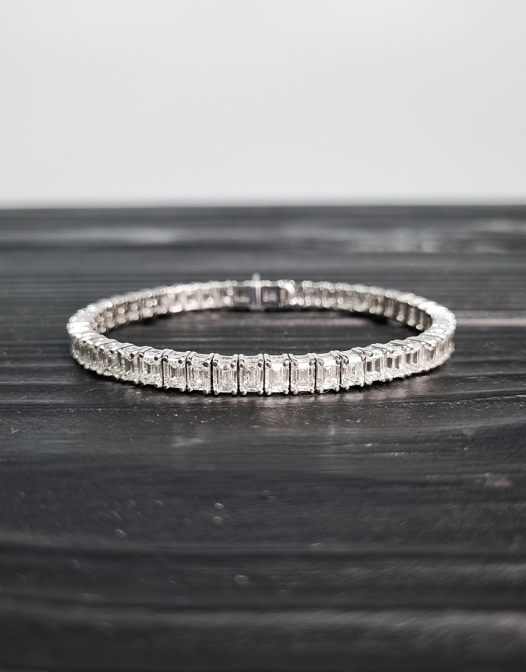 NO NAME in stock in Dubai, UAE in luxury boutique "WATCH LAB"