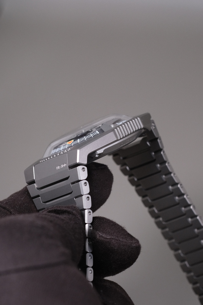 Urwerk Ur-100V Magic T