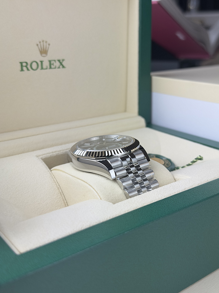 Sky-Dweller Steel & White Gold Mint Green Dial Jubilee bracelet