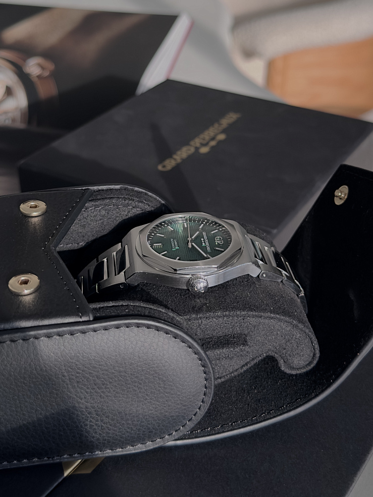 Laureato Steel Green Dial