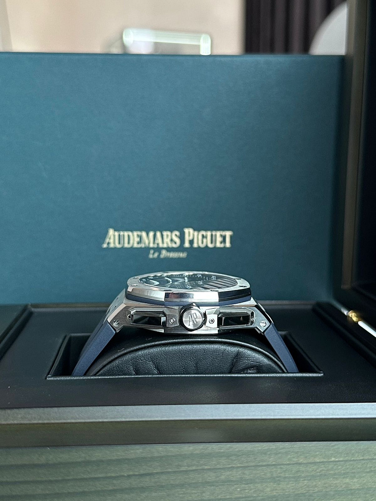 Royal Oak Offshore Selfwinding Chronograph Titanium 43mm Blue