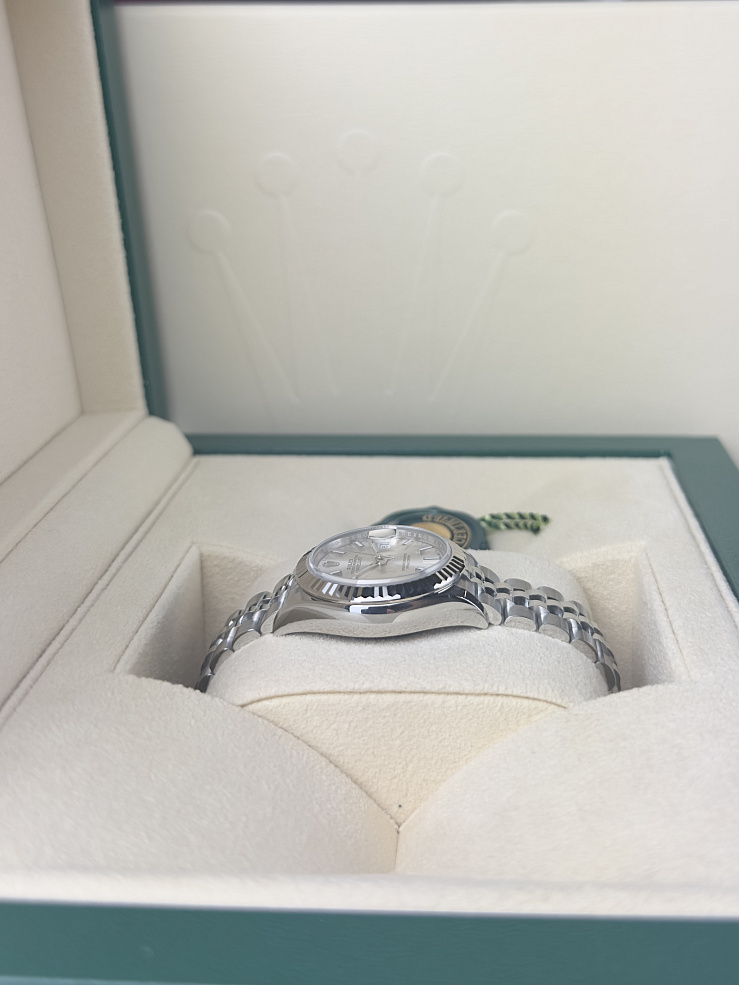 Lady-Datejust 28mm Steel & White gold Silver Dial Jubilee Bracelet