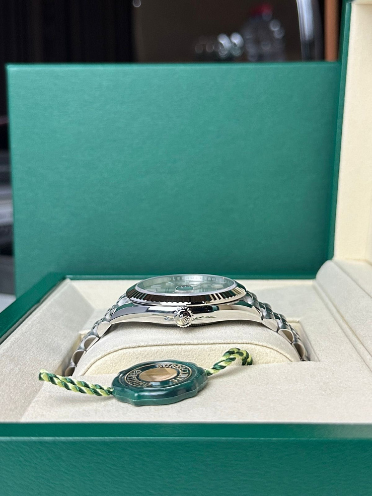 Datejust 41mm Steel & White Gold Silver Dial jubilee Bracelet