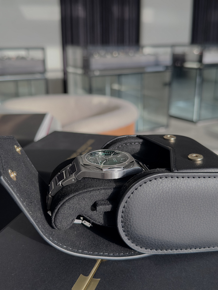 Laureato Steel Green Dial