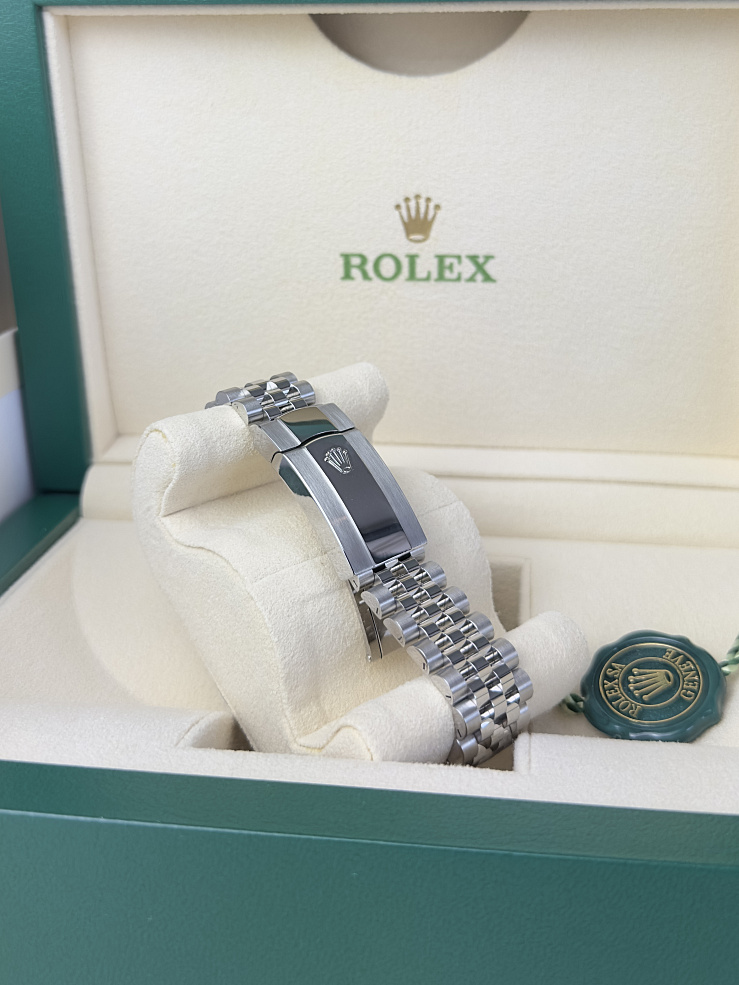 Datejust 41 Steel Black Dial Jubilee Bracelet