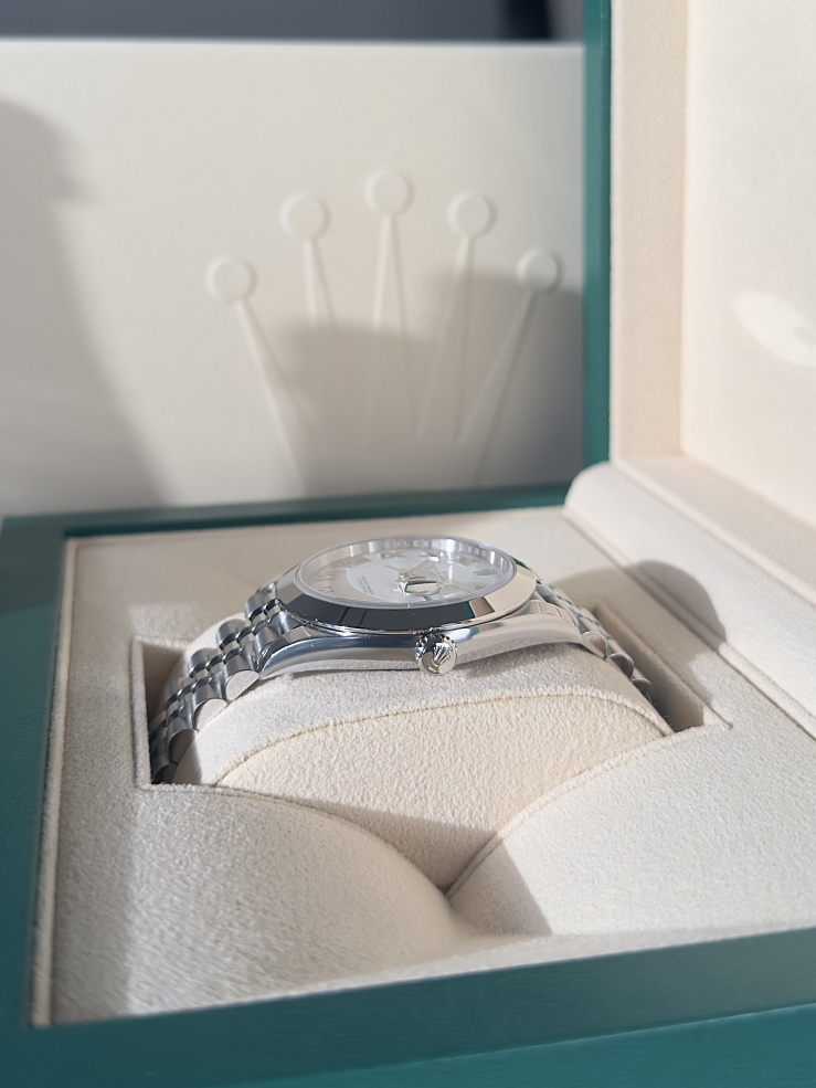 Datejust 41mm White Romain Dial Jubilee Bracelet