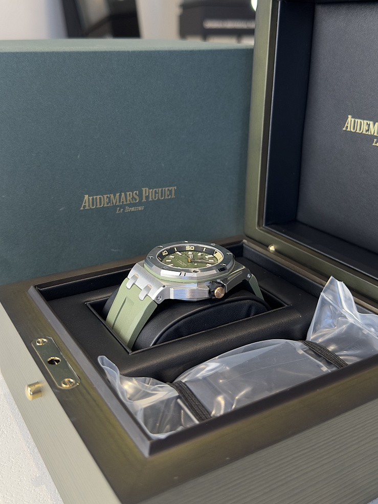 Royal Oak Offshore  Diver