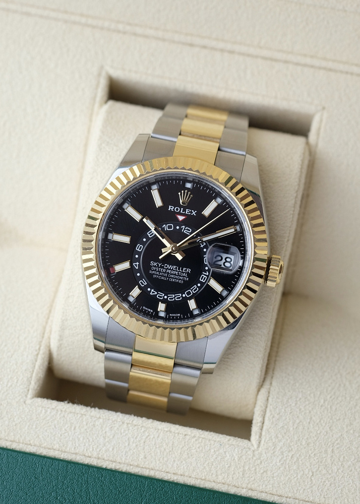 Sky-Dweller 42mm Steel and Yellow Black Dial