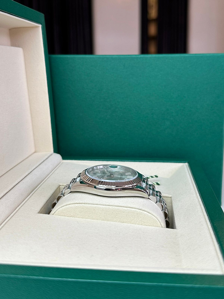 Datejust 41mm Steel & White Gold Silver Dial jubilee Bracelet