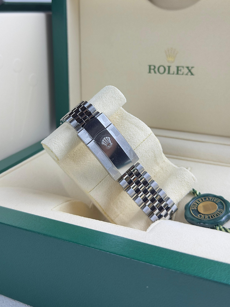 Datejust 41mm Steel & White Gold Black Dial Jubilee Bracelet