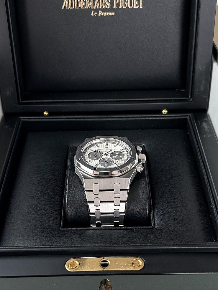 Royal Oak Chronograph 41mm Titanium QE II Cup 200 Pieces Limited