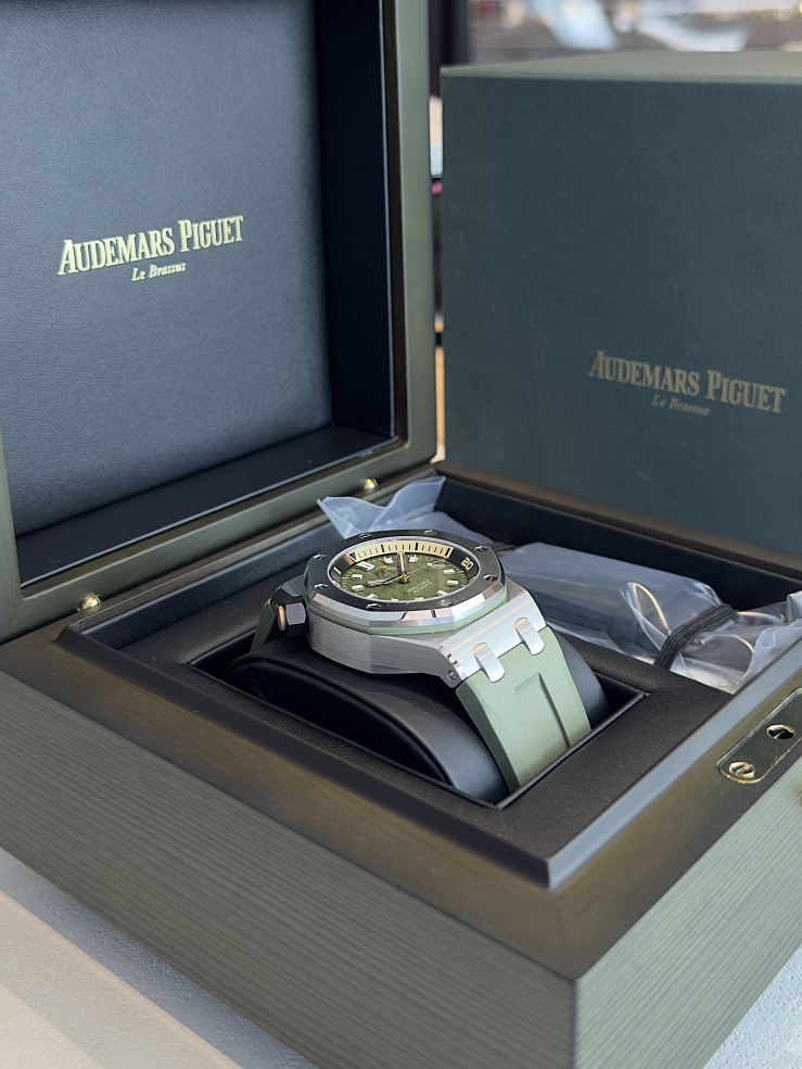 Royal Oak Offshore  Diver