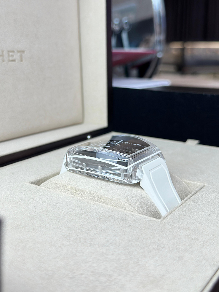 Flying Tourbillon Grande Date  Sapphire White