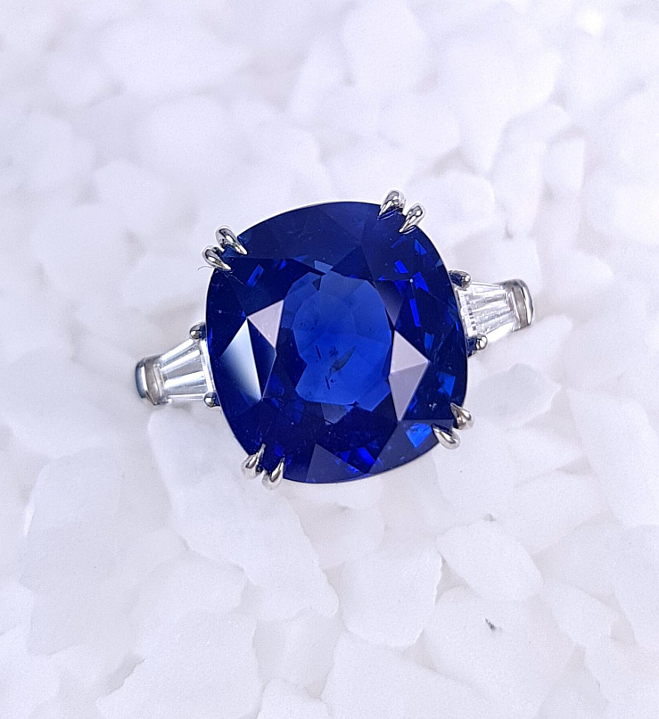 NO NAME in stock in Dubai, UAE in luxury boutique "WATCH LAB"