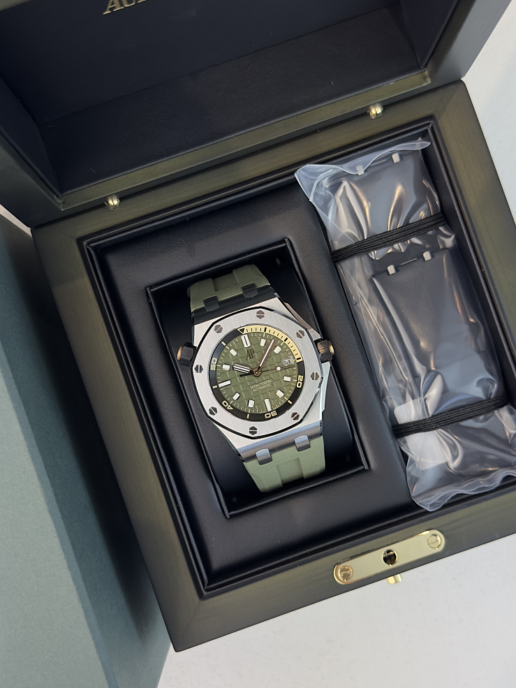 Royal Oak Offshore  Diver