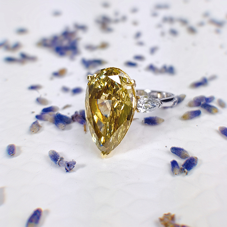 NO NAME in stock in Dubai, UAE in luxury boutique "WATCH LAB"