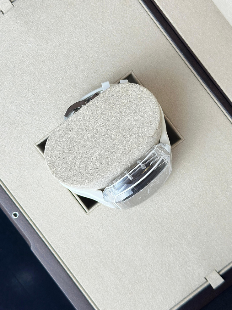 Flying Tourbillon Grande Date  Sapphire White