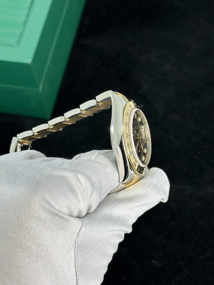 Oyster Perpetual Cosmograph Daytona Black Dial 8 Diamonds