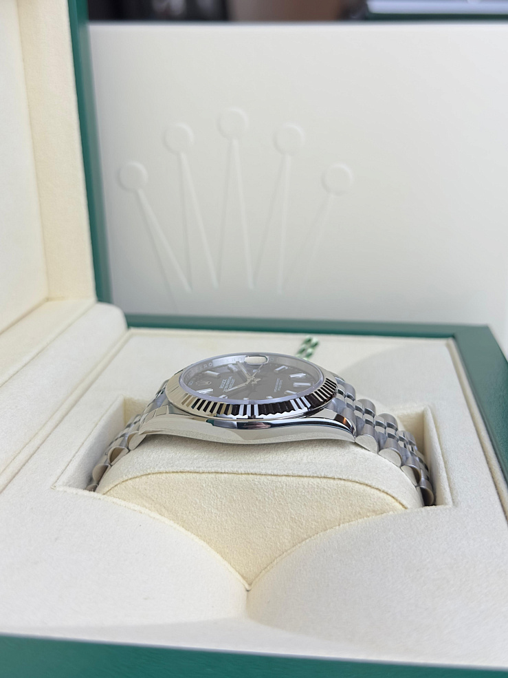 Datejust 41mm Steel & White Gold Black Dial Jubilee Bracelet