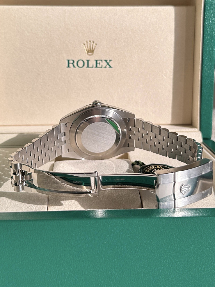 Datejust 41mm Steel & White Gold Mint Green Dial Jubilee bracelet