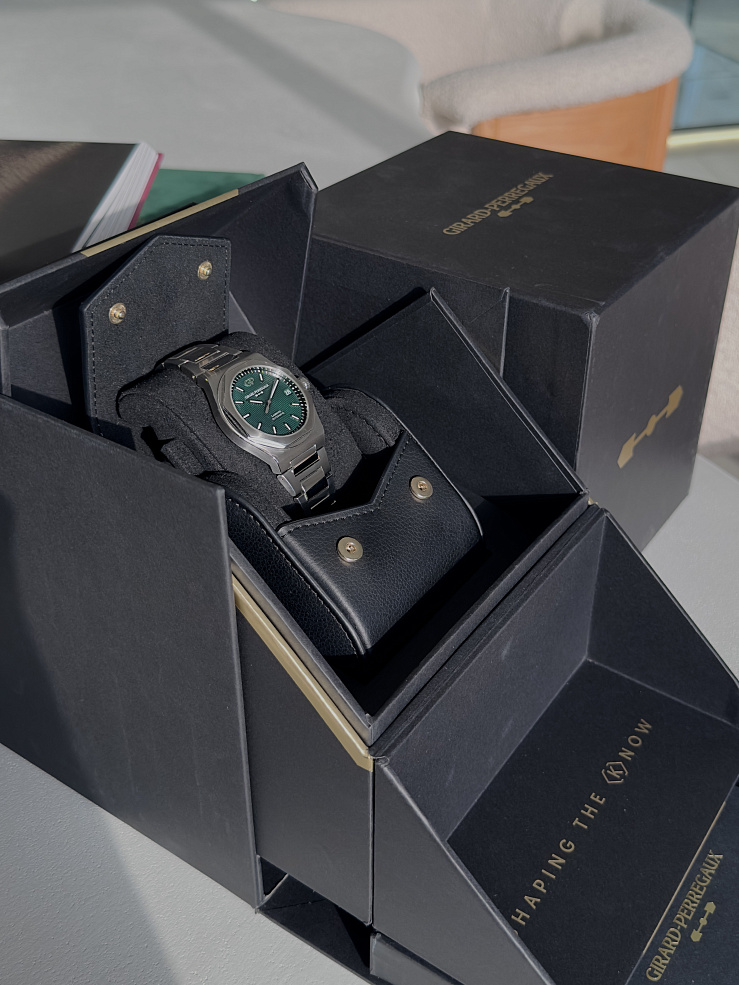 Laureato Steel Green Dial