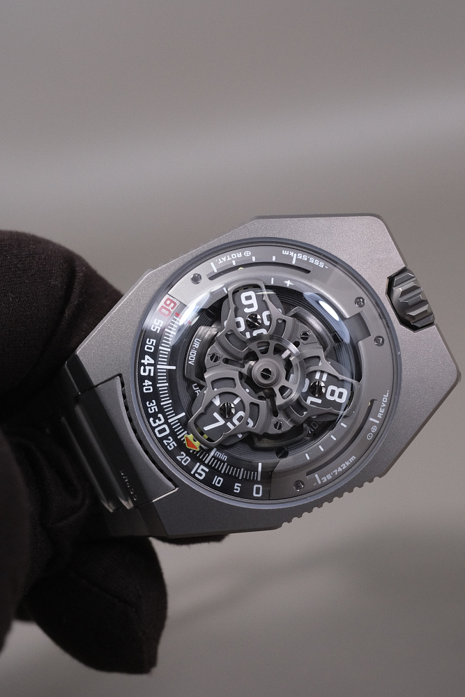 Urwerk Ur-100V Magic T