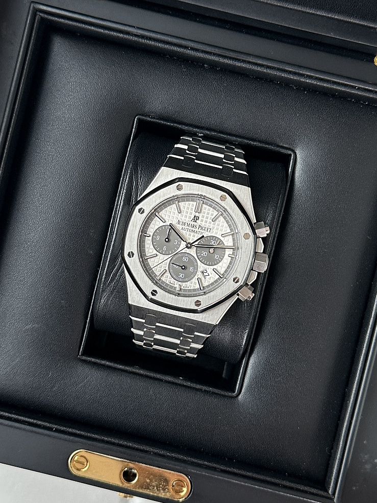 Royal Oak Chronograph 41mm Titanium QE II Cup 200 Pieces Limited