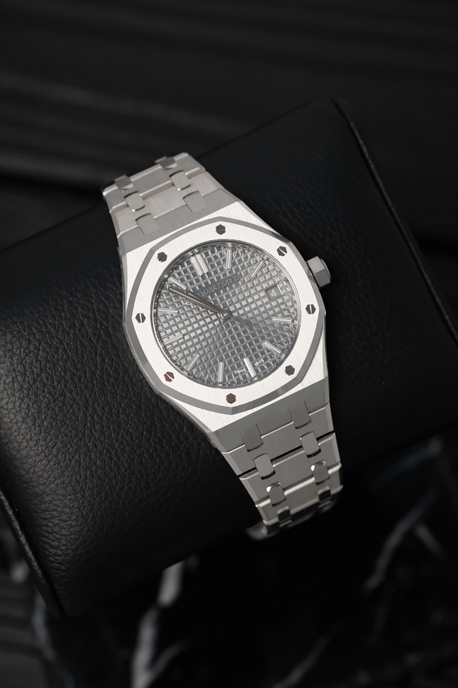 Royal Oak  37 mm Grey Dial 15550ST.OO.