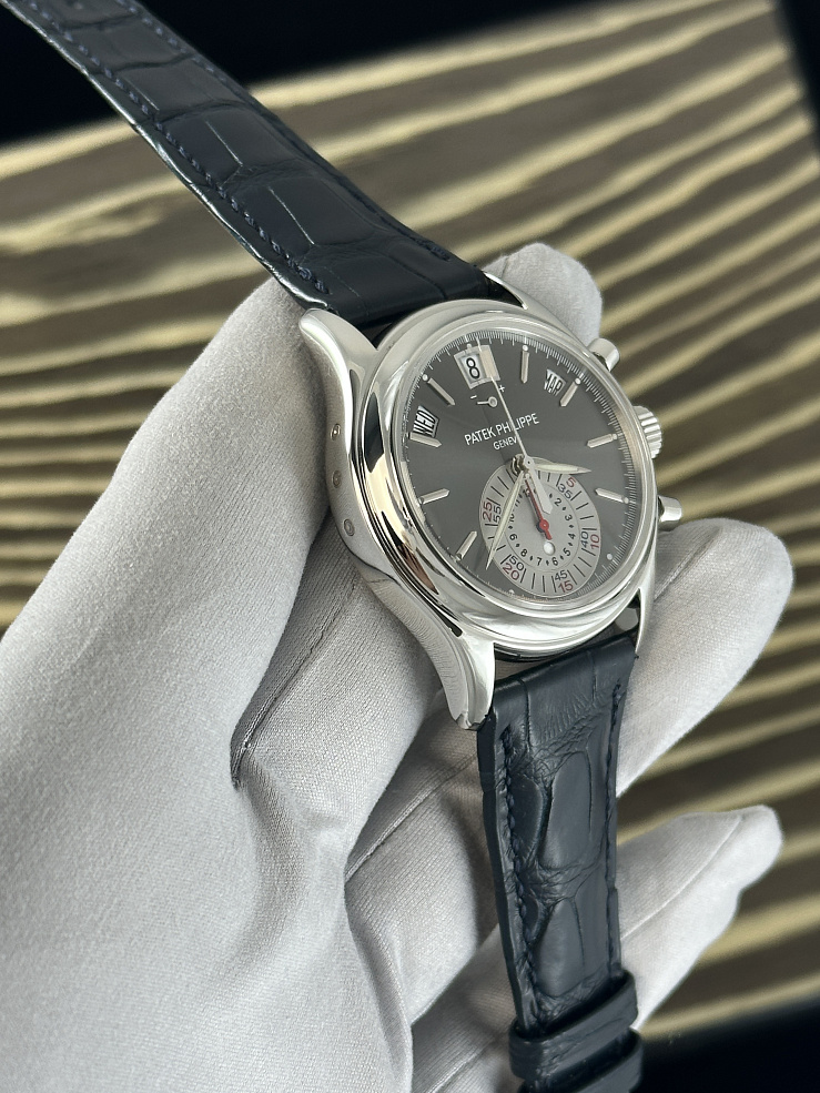 Annual Calendar Chronograph Platinum