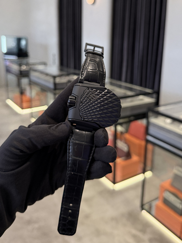UR-T8 All Black