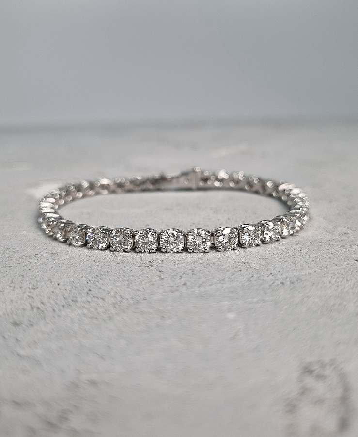 NO NAME in stock in Dubai, UAE in luxury boutique "WATCH LAB"