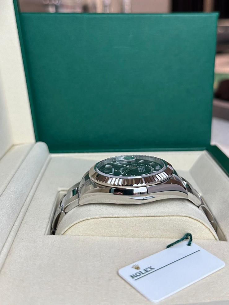 Sky-Dweller Steel & White Gold Black Dial Oyster bracelet