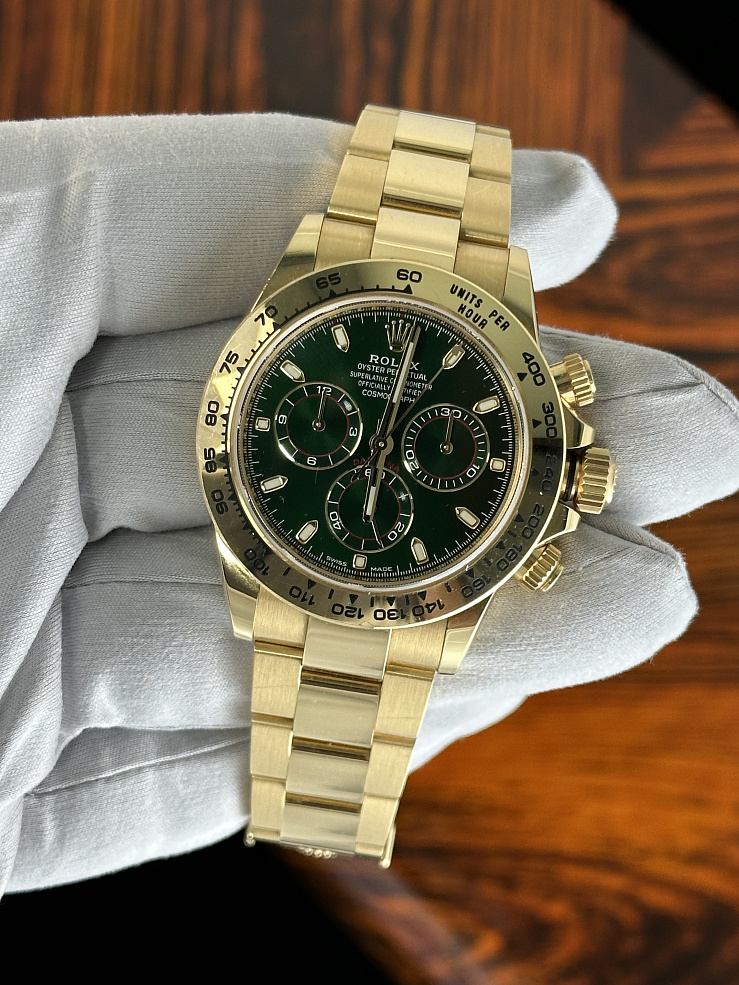 Cosmograph Daytona 40mm Yellow Gold Green Dial Discontinued