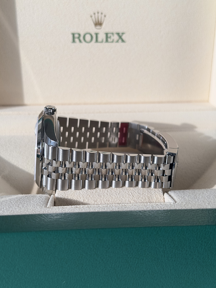 Datejust 41mm White Romain Dial Jubilee Bracelet