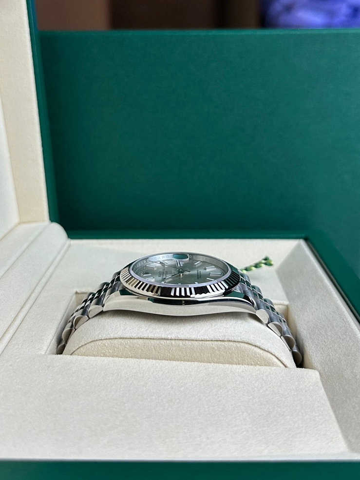 Datejust 41mm Steel & White Gold Silver Dial jubilee Bracelet