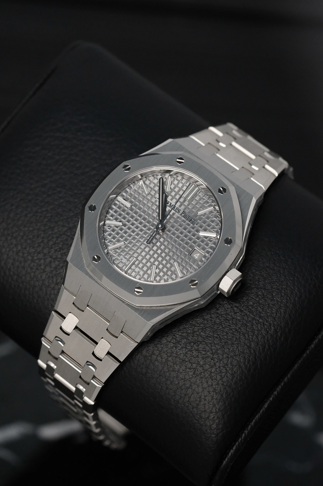 Royal Oak  37 mm Grey Dial 15550ST.OO.