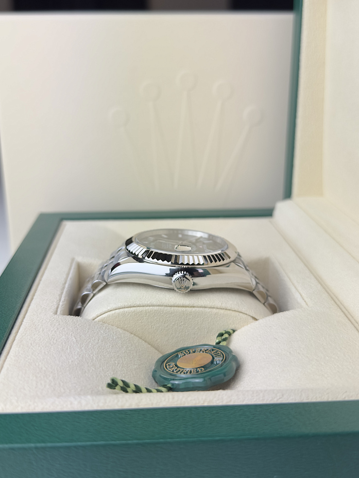 Sky-Dweller Steel & White Gold Mint Green Dial Jubilee bracelet