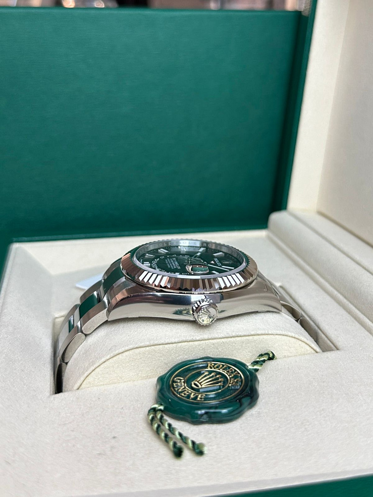 Sky-Dweller Steel & White Gold Black Dial Oyster bracelet