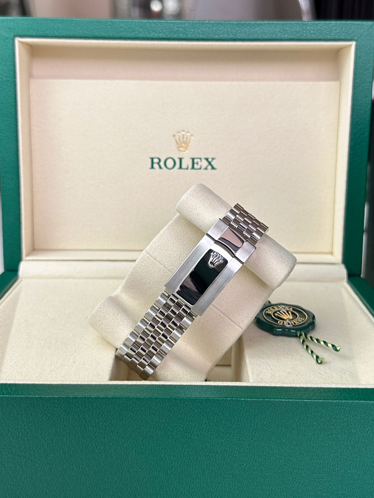 Datejust 41mm Steel & White Gold Silver Dial jubilee Bracelet