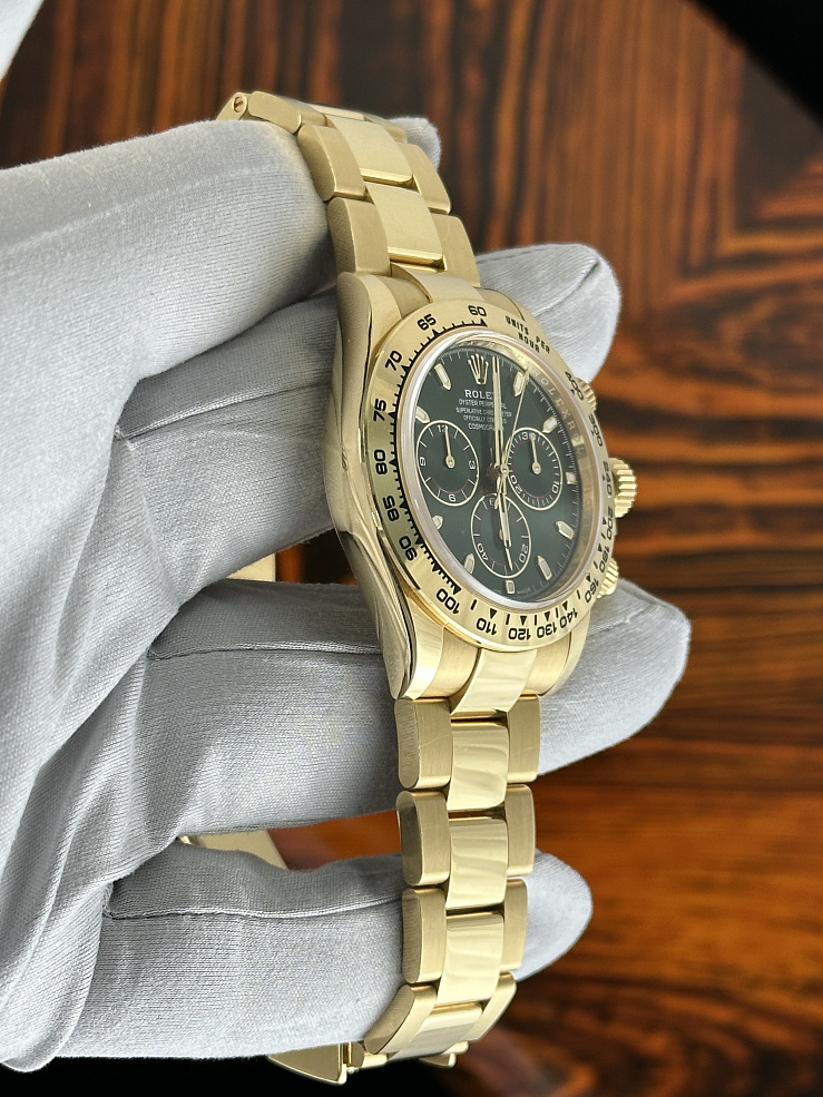 Cosmograph Daytona 40mm Yellow Gold Green Dial Discontinued